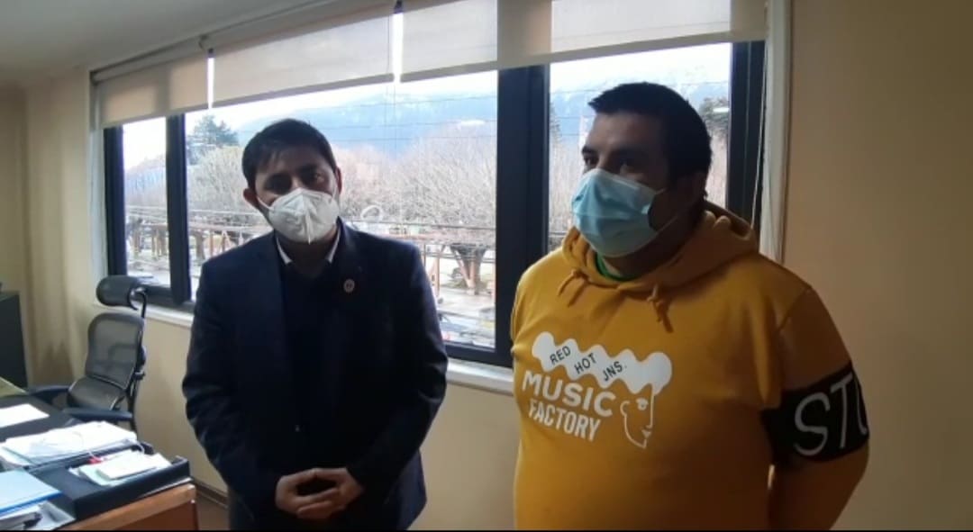 Fotografía reunión alcalde (s) y representante Movimiento regional No más impuesto específico (1)