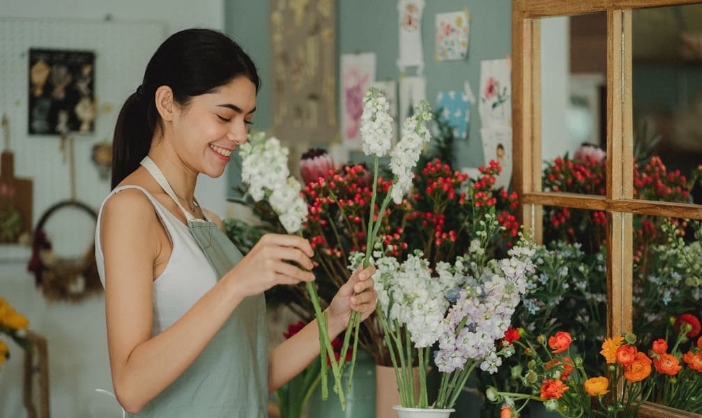 220929 pexels-amina-filkins-5414010a (1) (1)