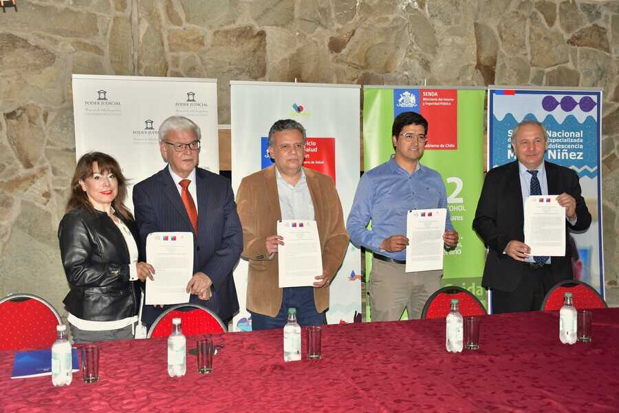 foto-1-firma-convenio-(1)_optimized