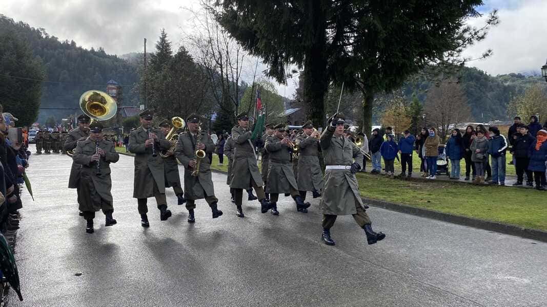 desfile-aniversario-comuna-16-(1)_optimized (1)