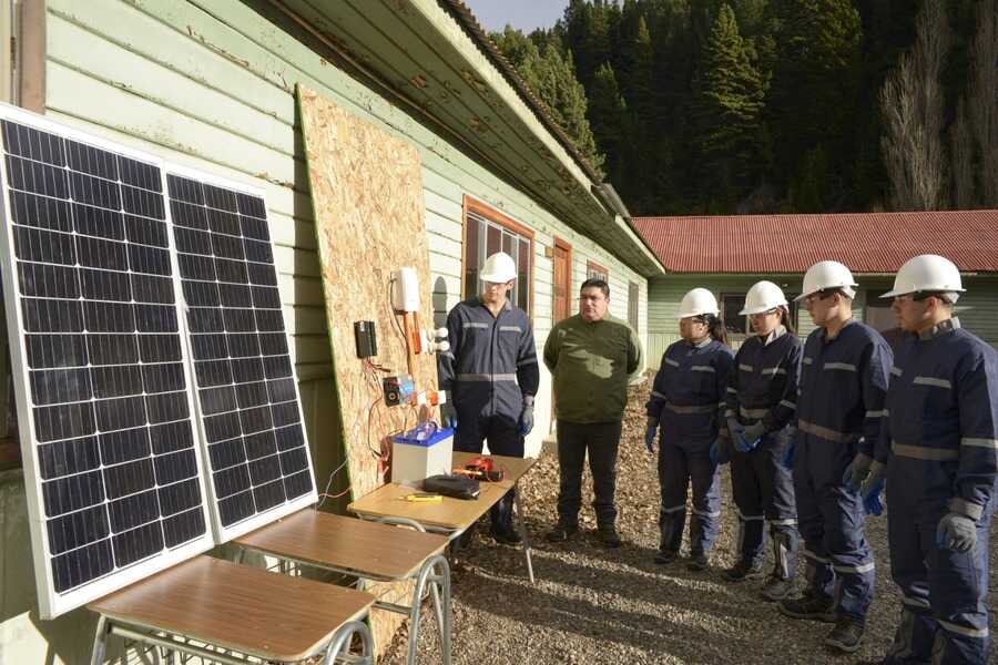 Soldados capacitacion paneles solares