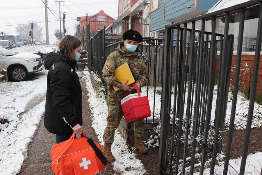 vacunación-domiciliaria-con-ejército-(1)_optimized (1)