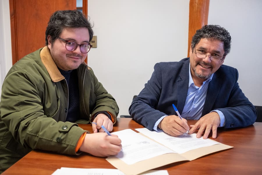 Firma Agenda - Seremi Felipe Quiroz y alcalde Marcos Silva (1) (1)