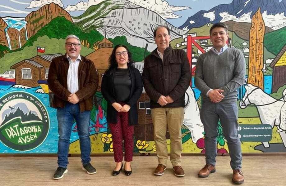 reunion-gobernadora-regional-y-asociación-de-puertos-australes-(1)-(1)-(1)_optimized (1)