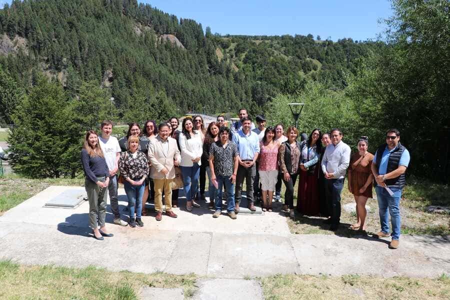 autoridades-y-dirigentes-celebran-anuncio-de-inicio-de-obras-en-chacra-g-de-coyhaique-(1)_optimized (1)