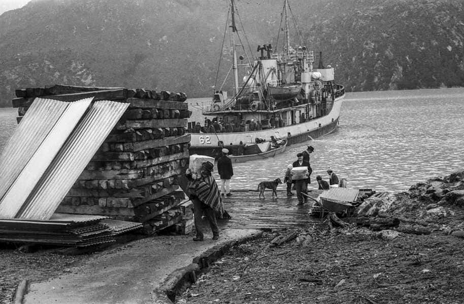 saavedra-s,-gonzalez,-m_optimized.-archivo-fotográfico-de-aysén-década-del-70-(1) (1)