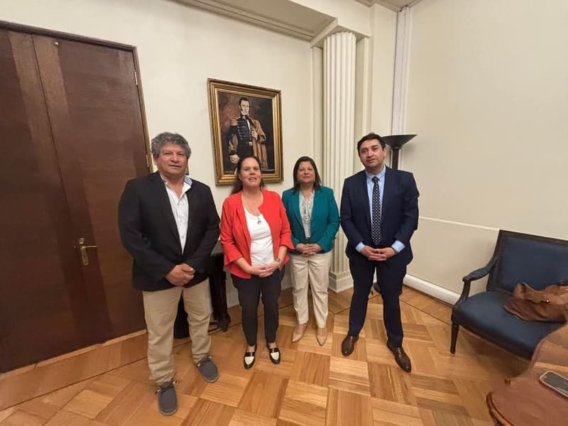 FOTO REU MINISTRA MAYA FERNÁNDEZ (1) (1)