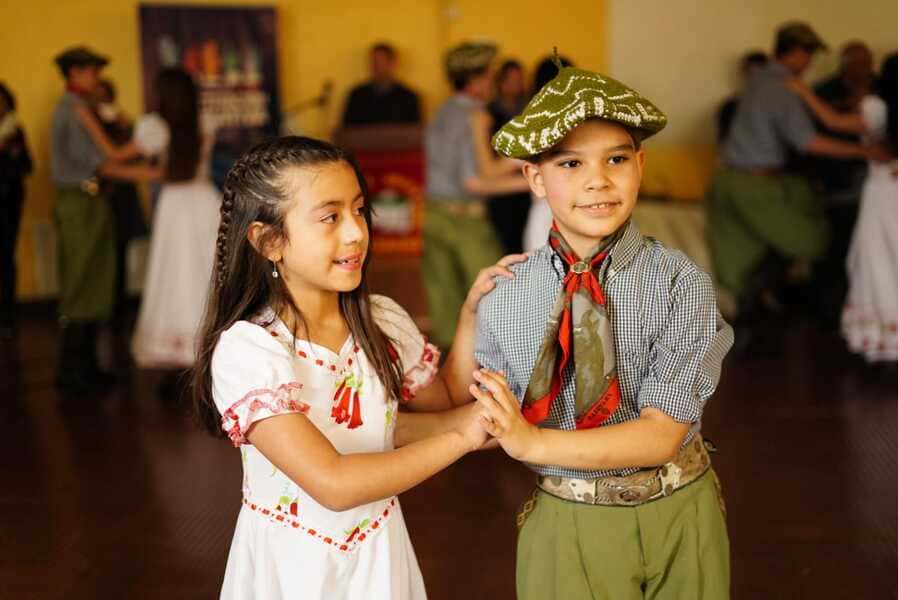 niños bailando (1) (1)